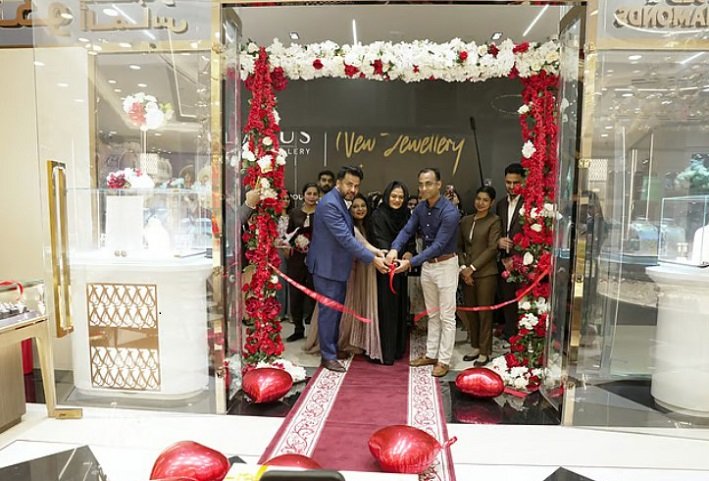 dubai jewellery news senco gold strengthens dubai presence with second store at uw mall 1